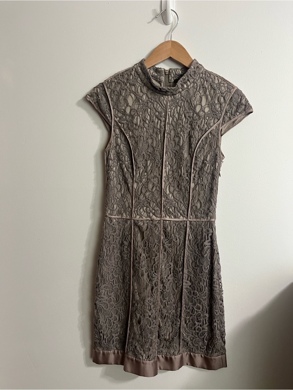 Cute Lace  Andrew Marc dress from the early 2000’s size 2/4